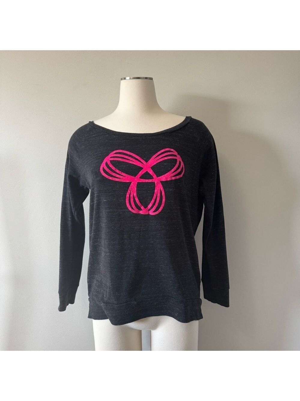 TNA Women Black with Hot Pink Graphic Bow Shirt fit Small